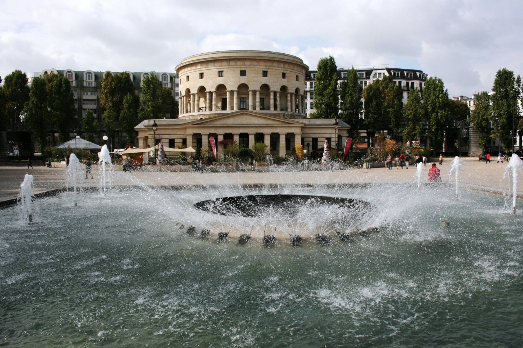 Restaurant 25 Degrés Est à Paris bassin de la Villette